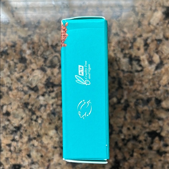 Powder Blush by Thrive Causemetics with Hyaluronic Acid - Picture 2 of 6